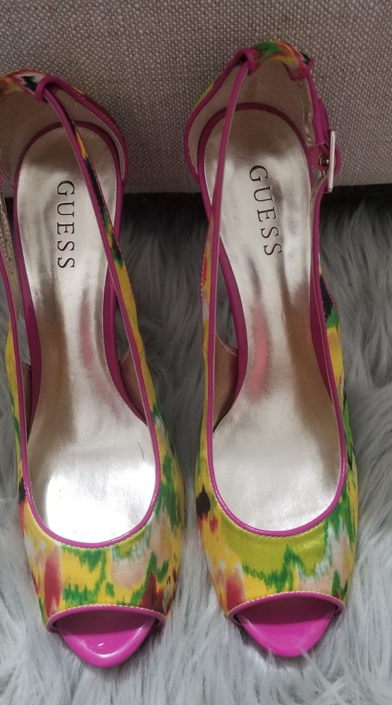 Guess peep toes🛍